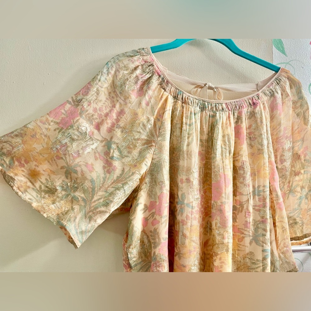 LOFT Shimmer Floral Pastel Top
SIZE MEDIUM **LIKE NEW** - Picture 10 of 16